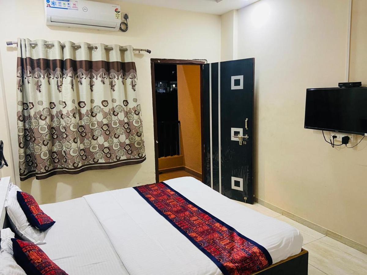 Hotel Meghmalhar Lodging Jejuri Exterior photo
